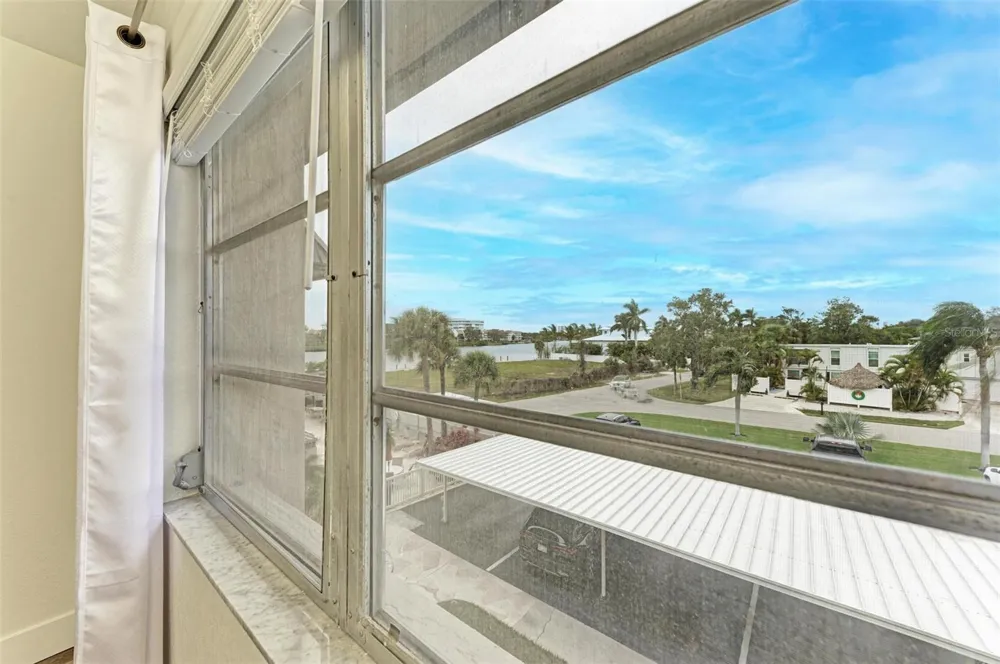 6470 HOLLYWOOD BOULEVARD #307 Sarasota, FL 34231