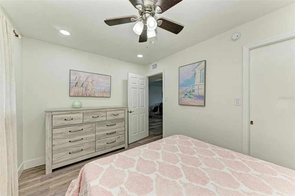 6470 HOLLYWOOD BOULEVARD #307 Sarasota, FL 34231