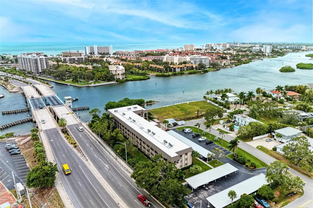 6470 HOLLYWOOD BOULEVARD #307 Sarasota, FL 34231