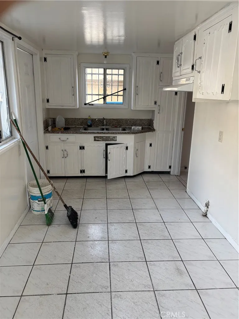 11962 Cedar Avenue Hawthorne, CA 90250