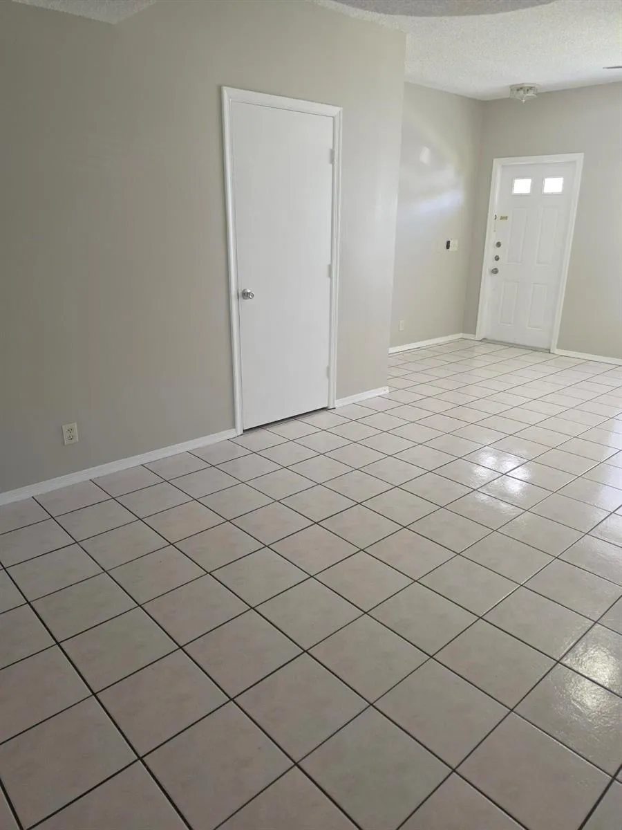 51 Whitehead Circle #51 Weston, FL 33326