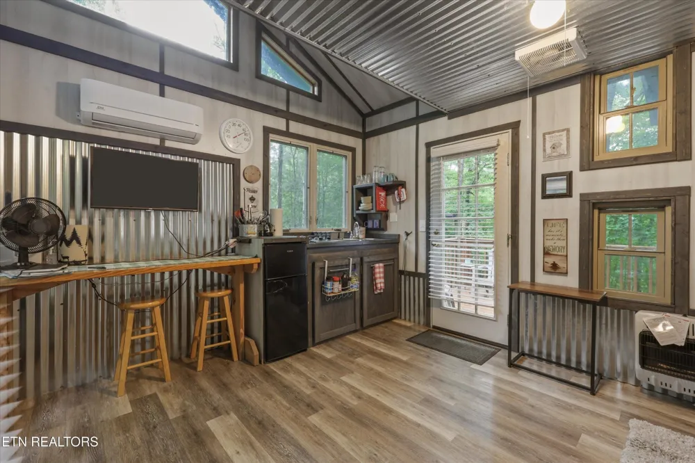 146 Harkle Rd Lancing, TN 37770