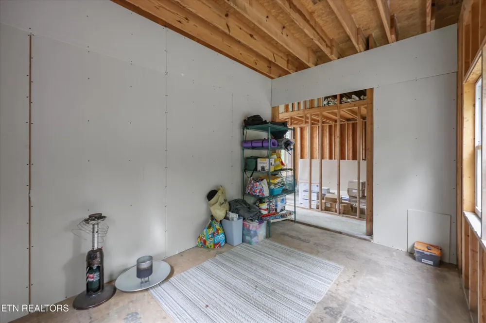 146 Harkle Rd Lancing, TN 37770