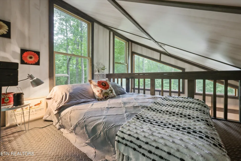 146 Harkle Rd Lancing, TN 37770