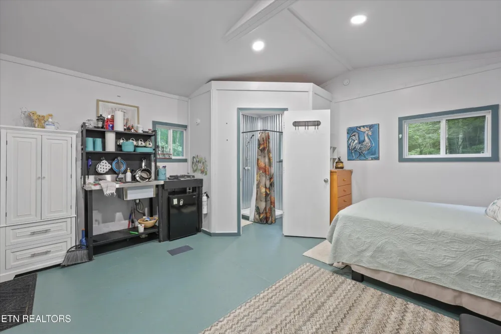 146 Harkle Rd Lancing, TN 37770