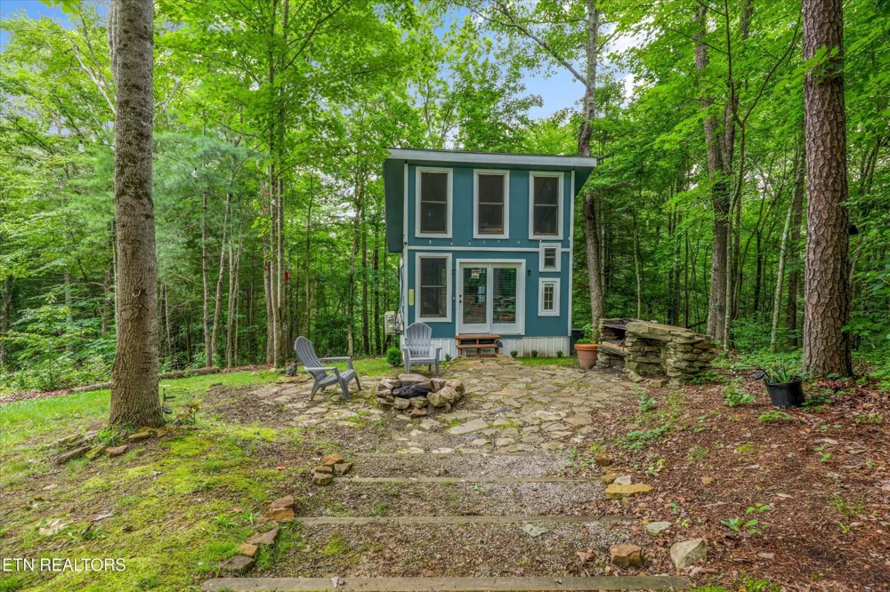 146 Harkle Rd Lancing, TN 37770