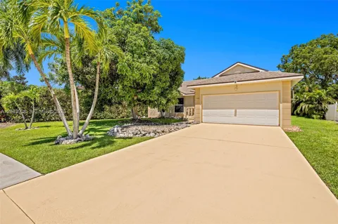 1318 Bayport Ave