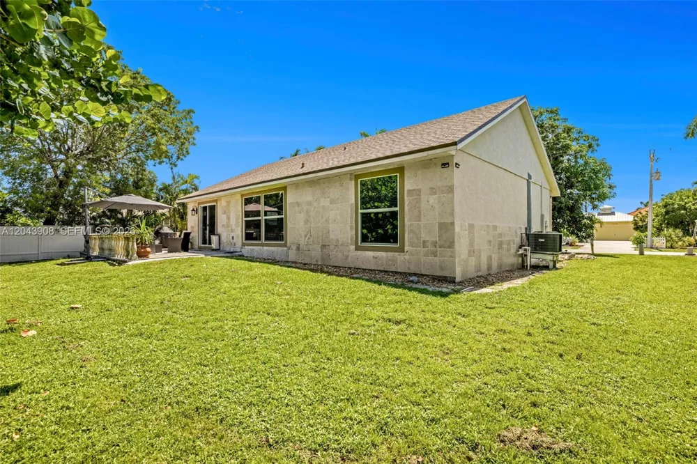 1318 Bayport Ave Marco Island, FL 34145