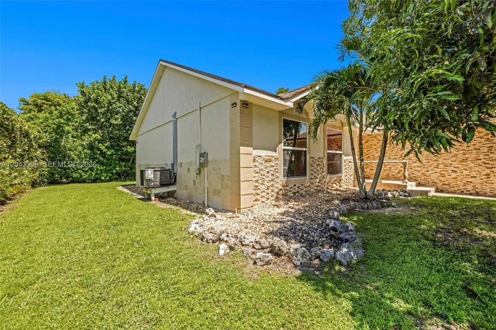 1318 Bayport Ave Marco Island, FL 34145