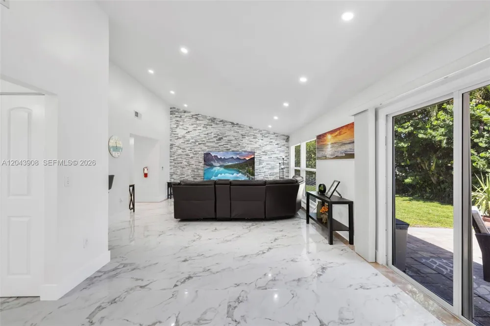 1318 Bayport Ave Marco Island, FL 34145
