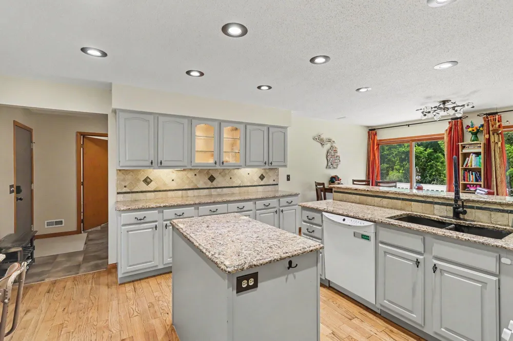 2685 Hunters Point Kalamazoo, MI 49048