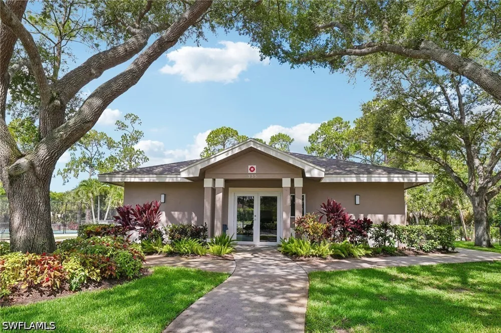 Dover Place #203 Naples, FL 34104