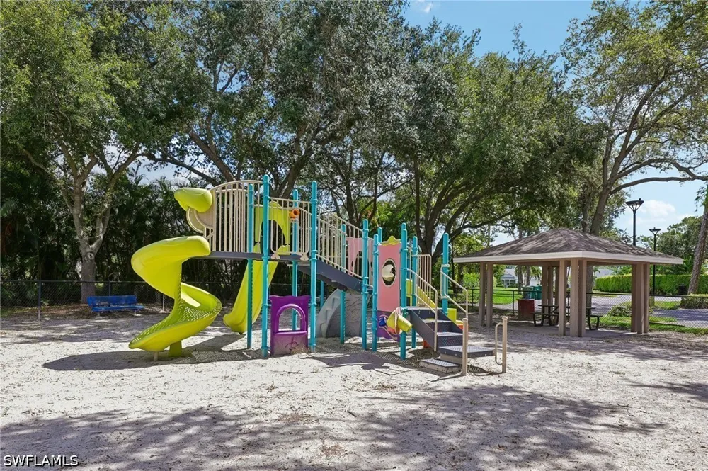Dover Place #203 Naples, FL 34104