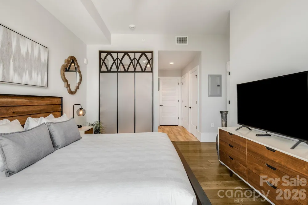 7 Patton Avenue #1006 Asheville, NC 28801