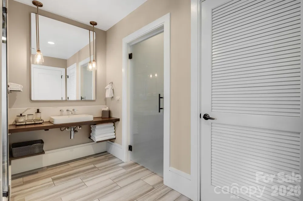 7 Patton Avenue #1006 Asheville, NC 28801