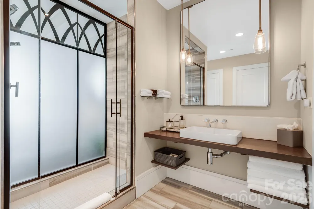 7 Patton Avenue #1006 Asheville, NC 28801
