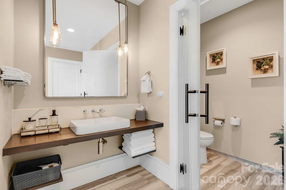7 Patton Avenue #1006 Asheville, NC 28801