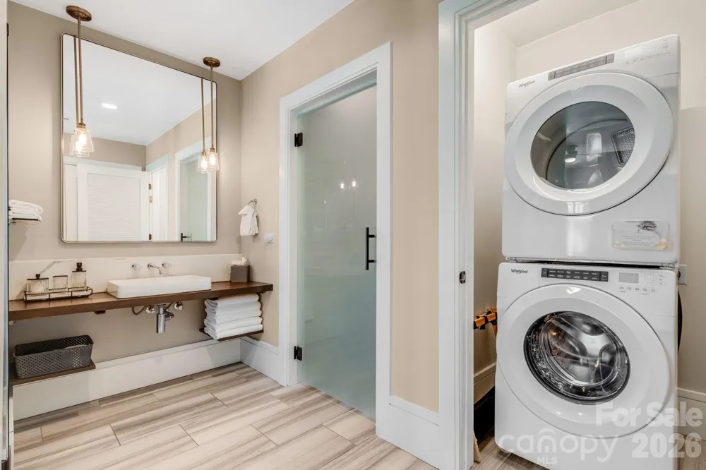 7 Patton Avenue #1006 Asheville, NC 28801