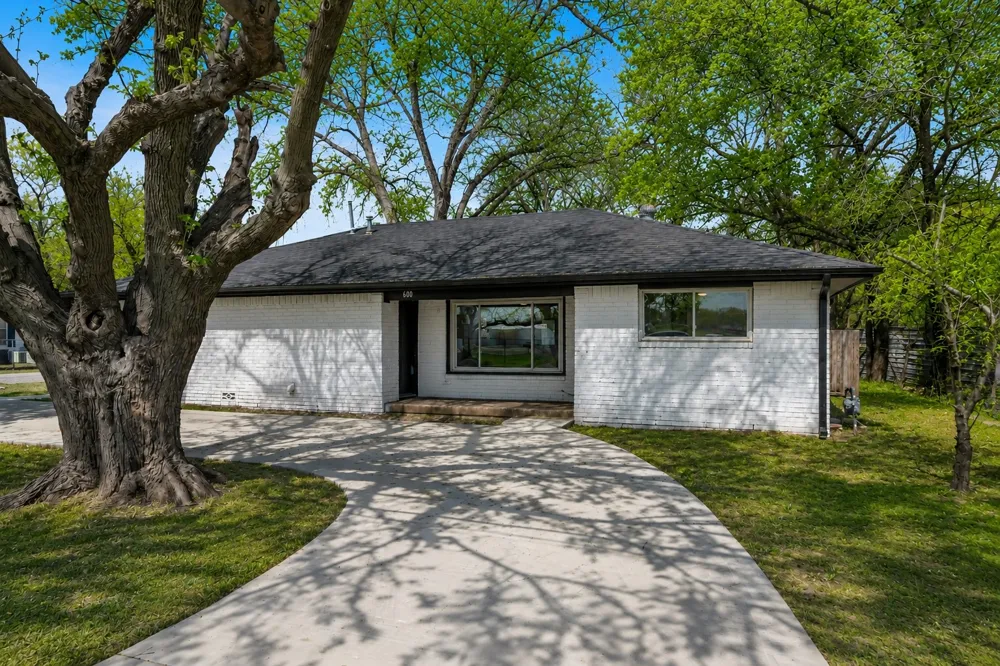 600 Mill Street Bowie, TX 76230