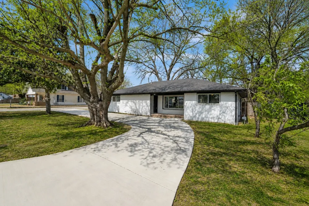 600 Mill Street Bowie, TX 76230