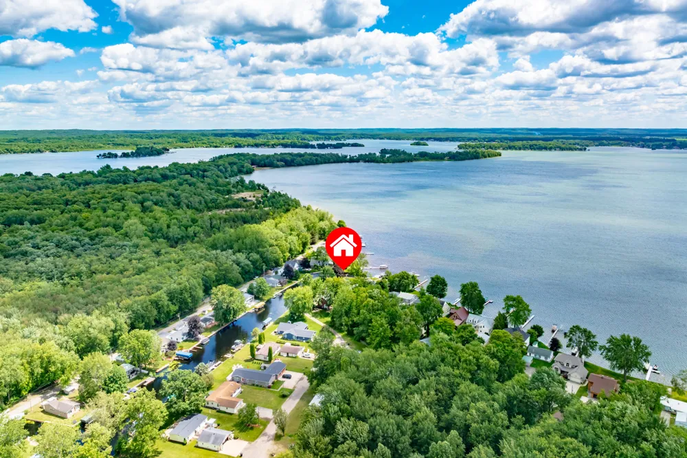 2282 Parker Drive Wayland, MI 49348