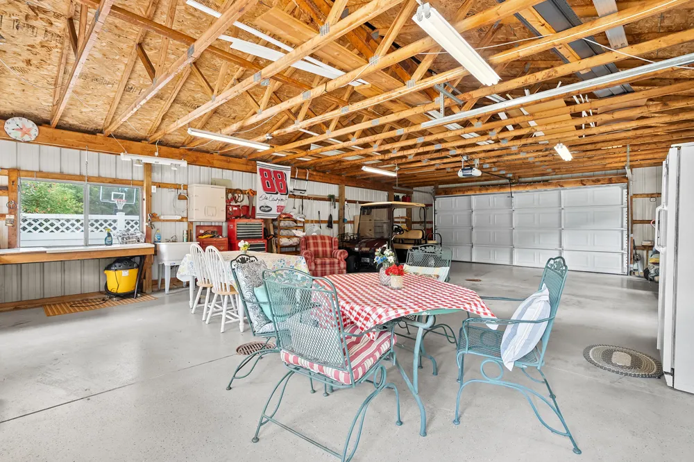 2282 Parker Drive Wayland, MI 49348