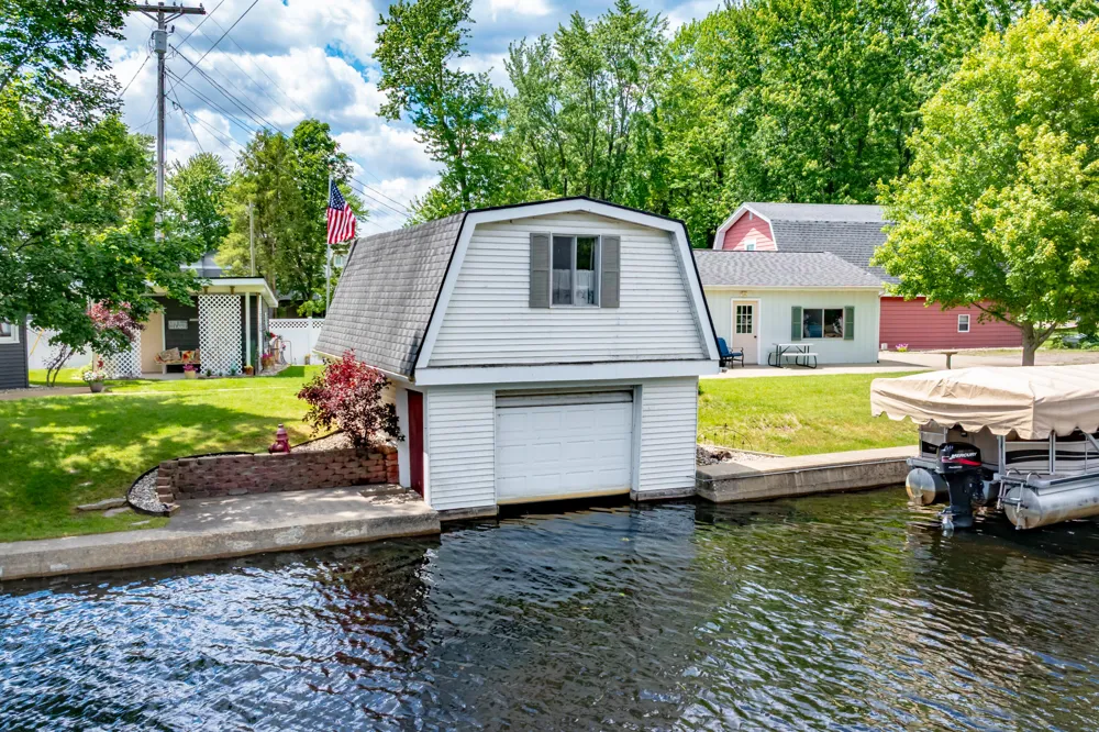2282 Parker Drive Wayland, MI 49348