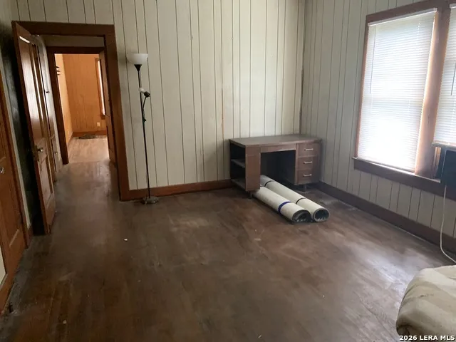 502 Bowman Ave Devine, TX 78016