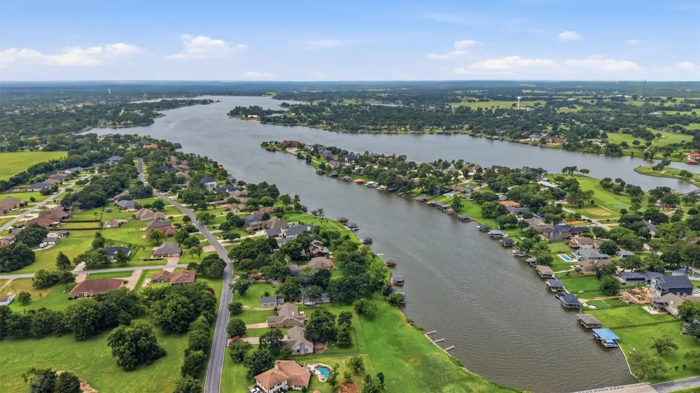1344 Kiowa Drive E Lake Kiowa, TX 76240