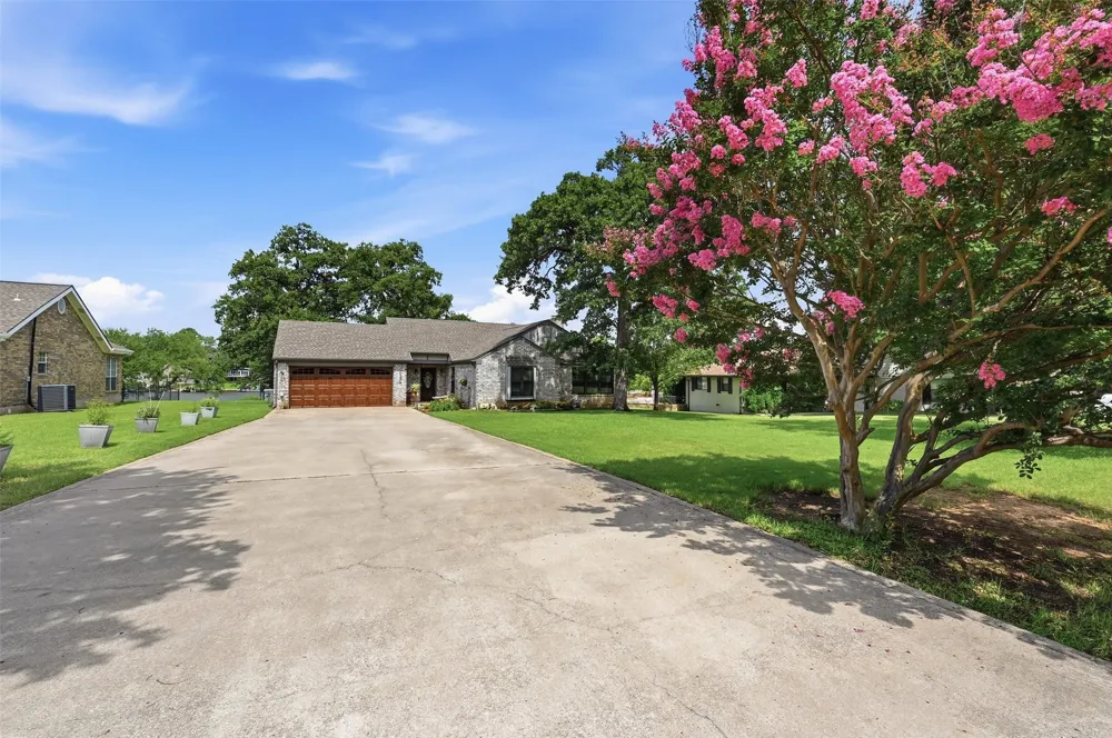 1344 Kiowa Drive E Lake Kiowa, TX 76240