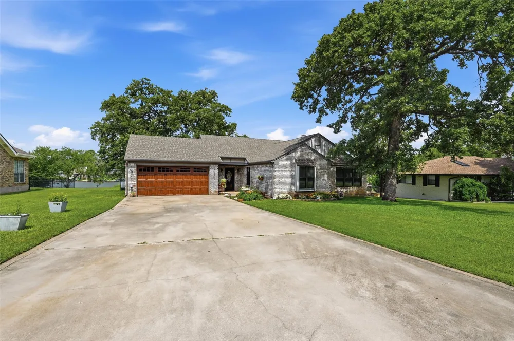1344 Kiowa Drive E Lake Kiowa, TX 76240