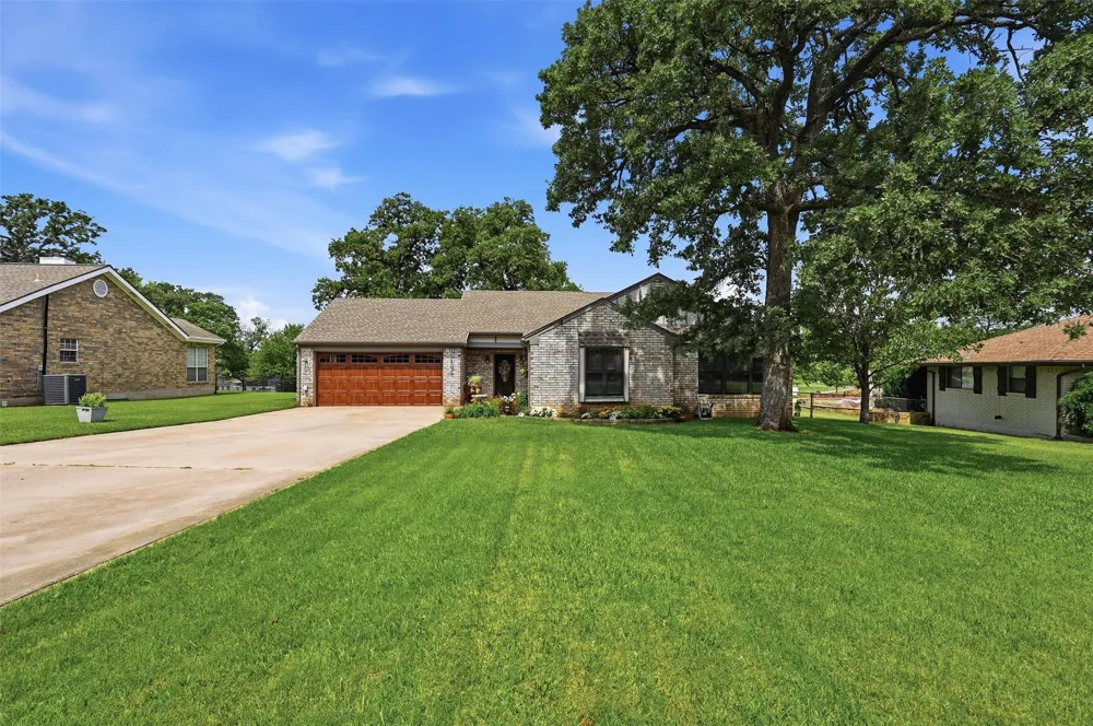 1344 Kiowa Drive E Lake Kiowa, TX 76240