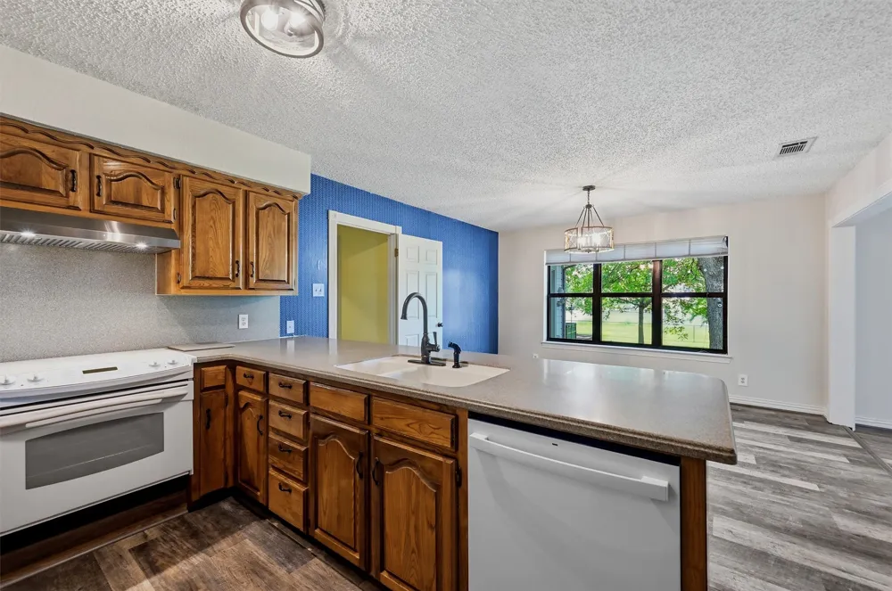 1344 Kiowa Drive E Lake Kiowa, TX 76240