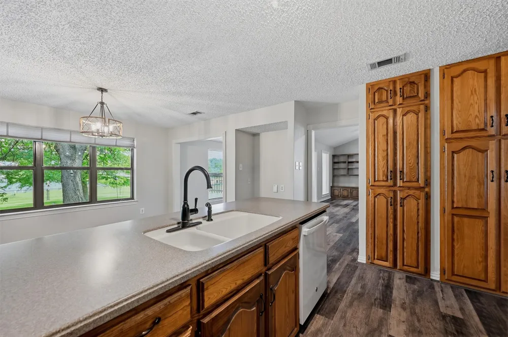 1344 Kiowa Drive E Lake Kiowa, TX 76240