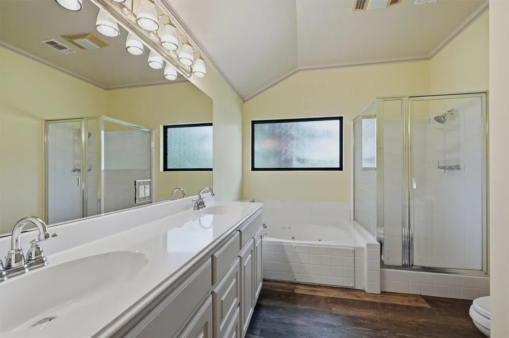 1344 Kiowa Drive E Lake Kiowa, TX 76240