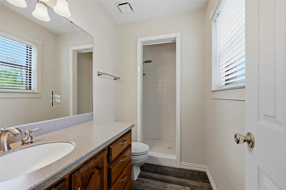 1344 Kiowa Drive E Lake Kiowa, TX 76240
