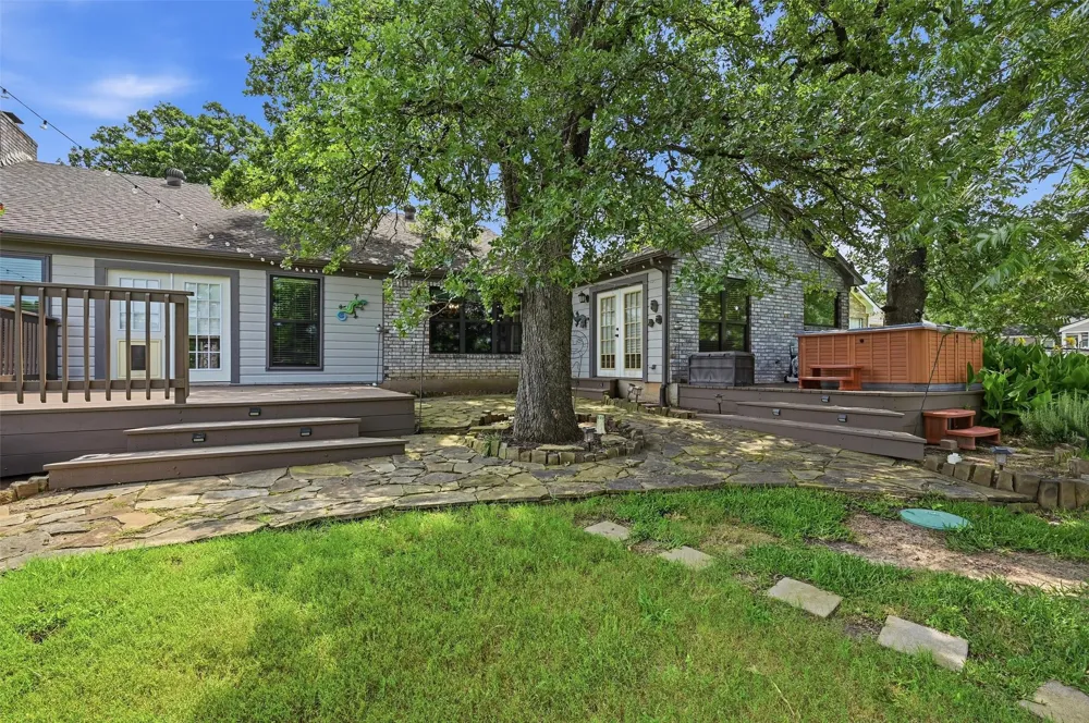 1344 Kiowa Drive E Lake Kiowa, TX 76240