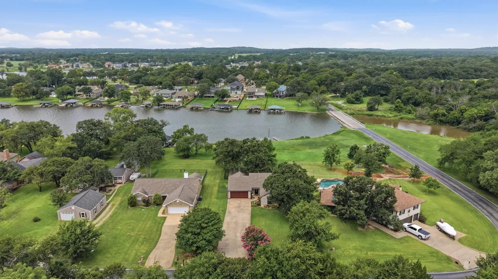 1344 Kiowa Drive E Lake Kiowa, TX 76240