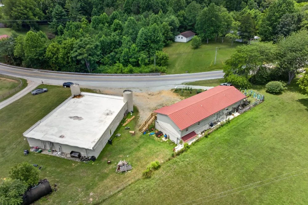 11279 Nashville Hwy Baxter, TN 38544