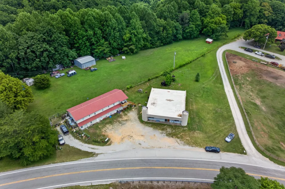 11279 Nashville Hwy Baxter, TN 38544