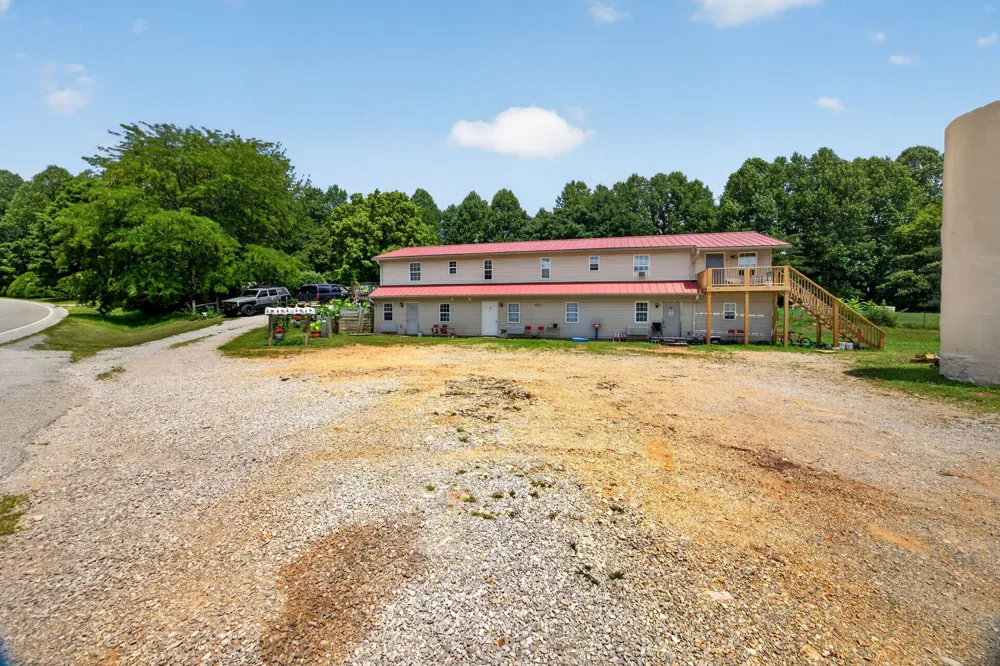 11279 Nashville Hwy Baxter, TN 38544