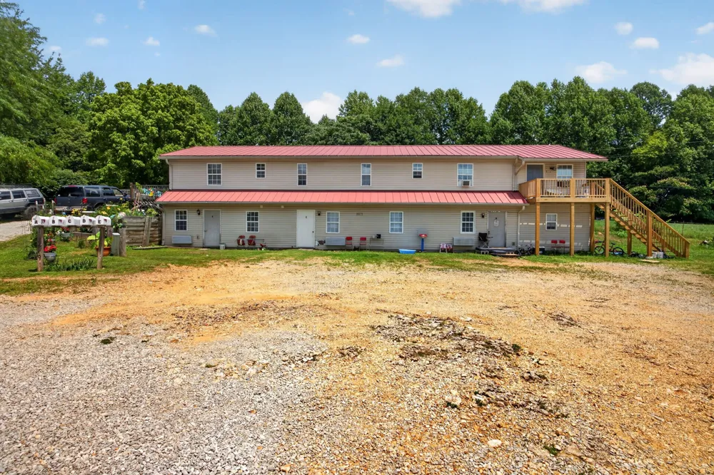 11279 Nashville Hwy Baxter, TN 38544