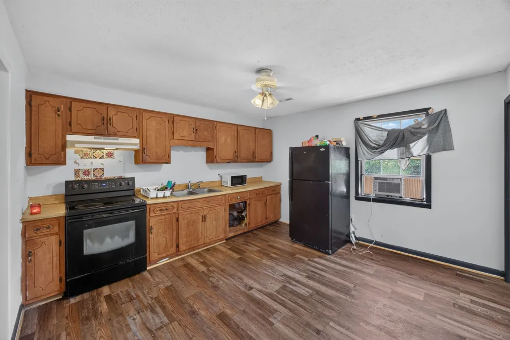 11279 Nashville Hwy Baxter, TN 38544