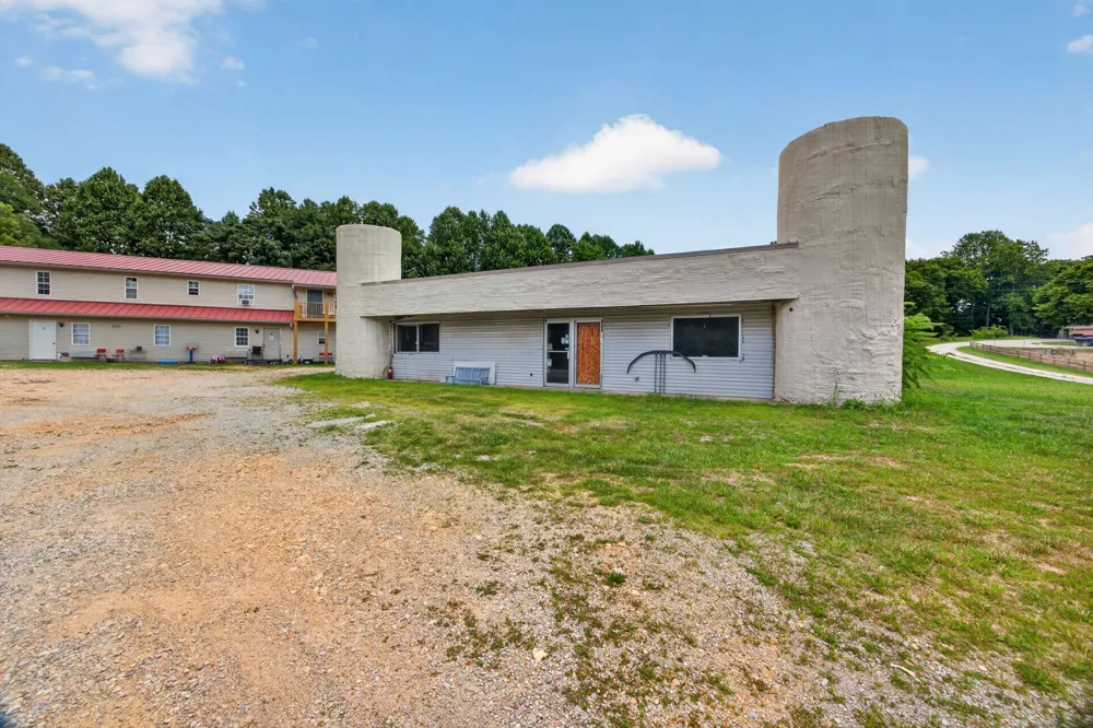 11279 Nashville Hwy Baxter, TN 38544