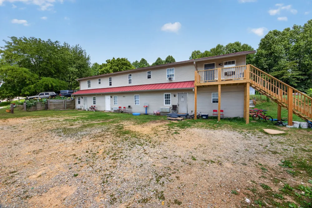 11279 Nashville Hwy Baxter, TN 38544