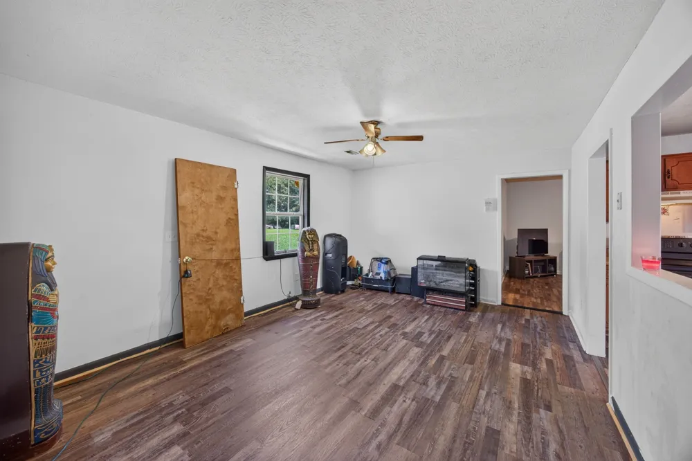 11279 Nashville Hwy Baxter, TN 38544