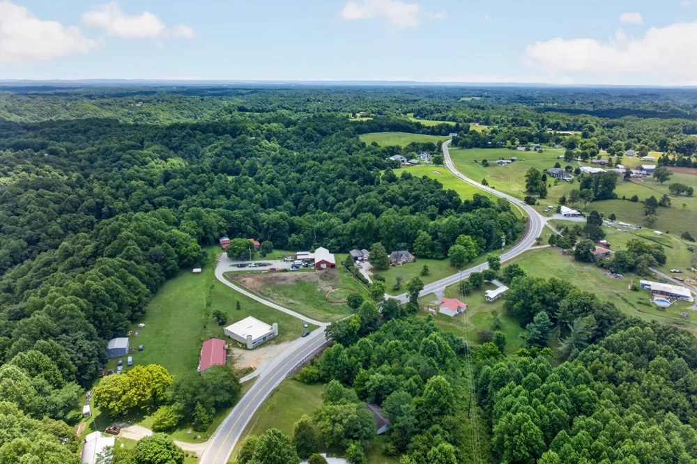 11279 Nashville Hwy Baxter, TN 38544