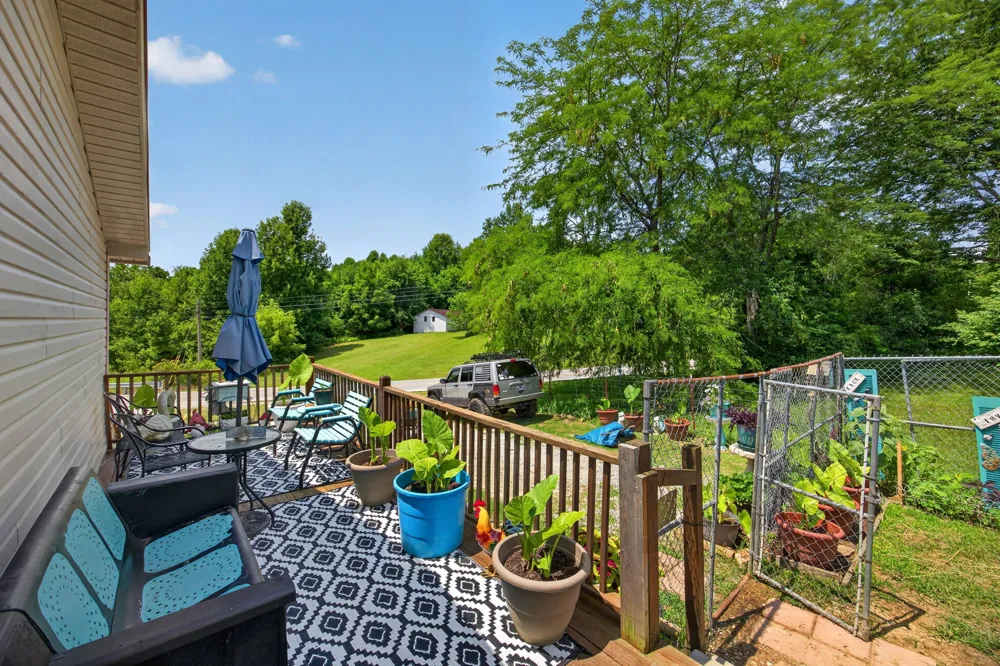 11279 Nashville Hwy Baxter, TN 38544