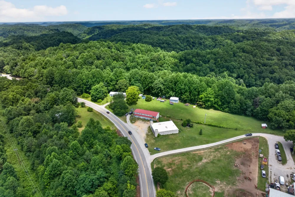 11279 Nashville Hwy Baxter, TN 38544