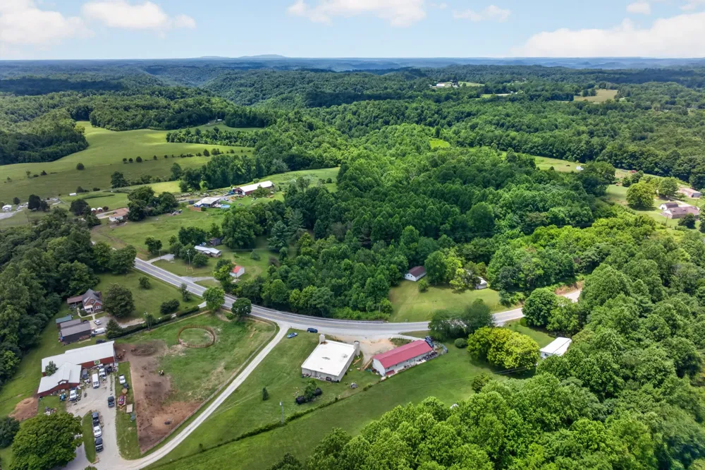 11279 Nashville Hwy Baxter, TN 38544